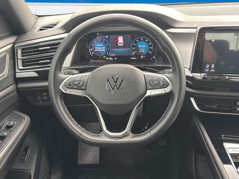 Used 2025 Volkswagen Atlas Cross Sport SE AWD/4WD image 14