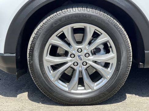 Used 2020 Ford Explorer XLT w/ Equipment Group 202A AWD/4WD image 28