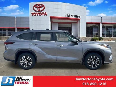 New 2026 Toyota Highlander XLE image 5