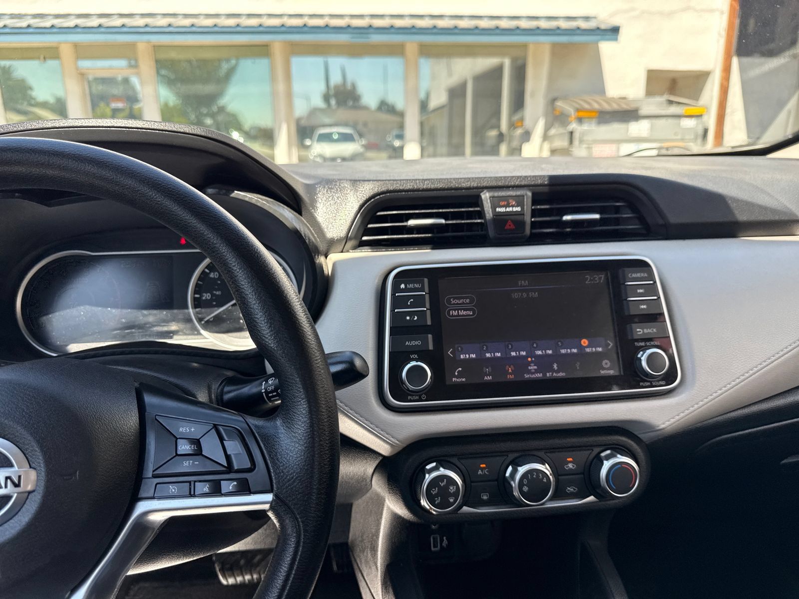 Used 2022 Nissan Versa SV FWD image 17