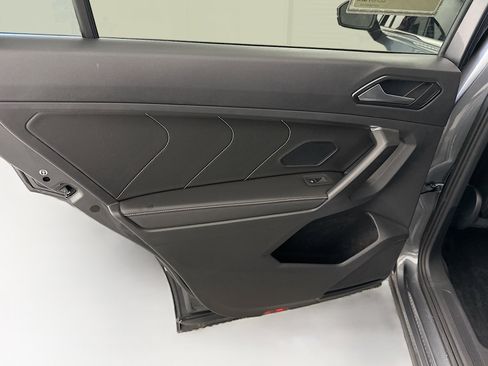 Used 2022 Volkswagen Tiguan SE image 28