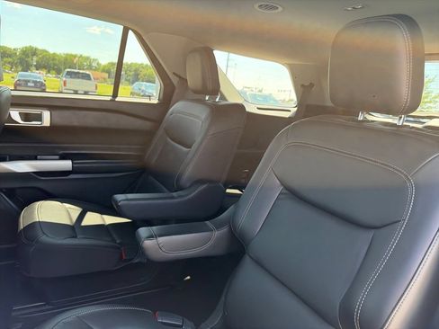 Used 2023 Ford Explorer XLT w/ Equipment Group 202A AWD/4WD image 28