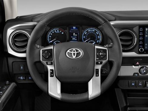 Used 2021 Toyota Tacoma SR5 AWD/4WD image 8
