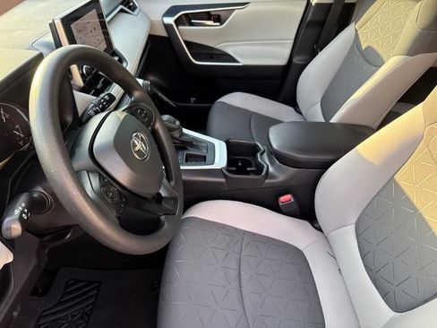 Used 2025 Toyota RAV4 XLE FWD image 17