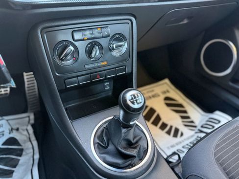 Used 2012 Volkswagen Beetle 2.0T image 22