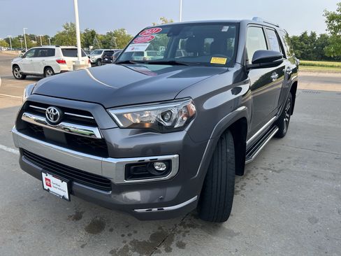 Used 2021 Toyota 4Runner Limited AWD/4WD image 3