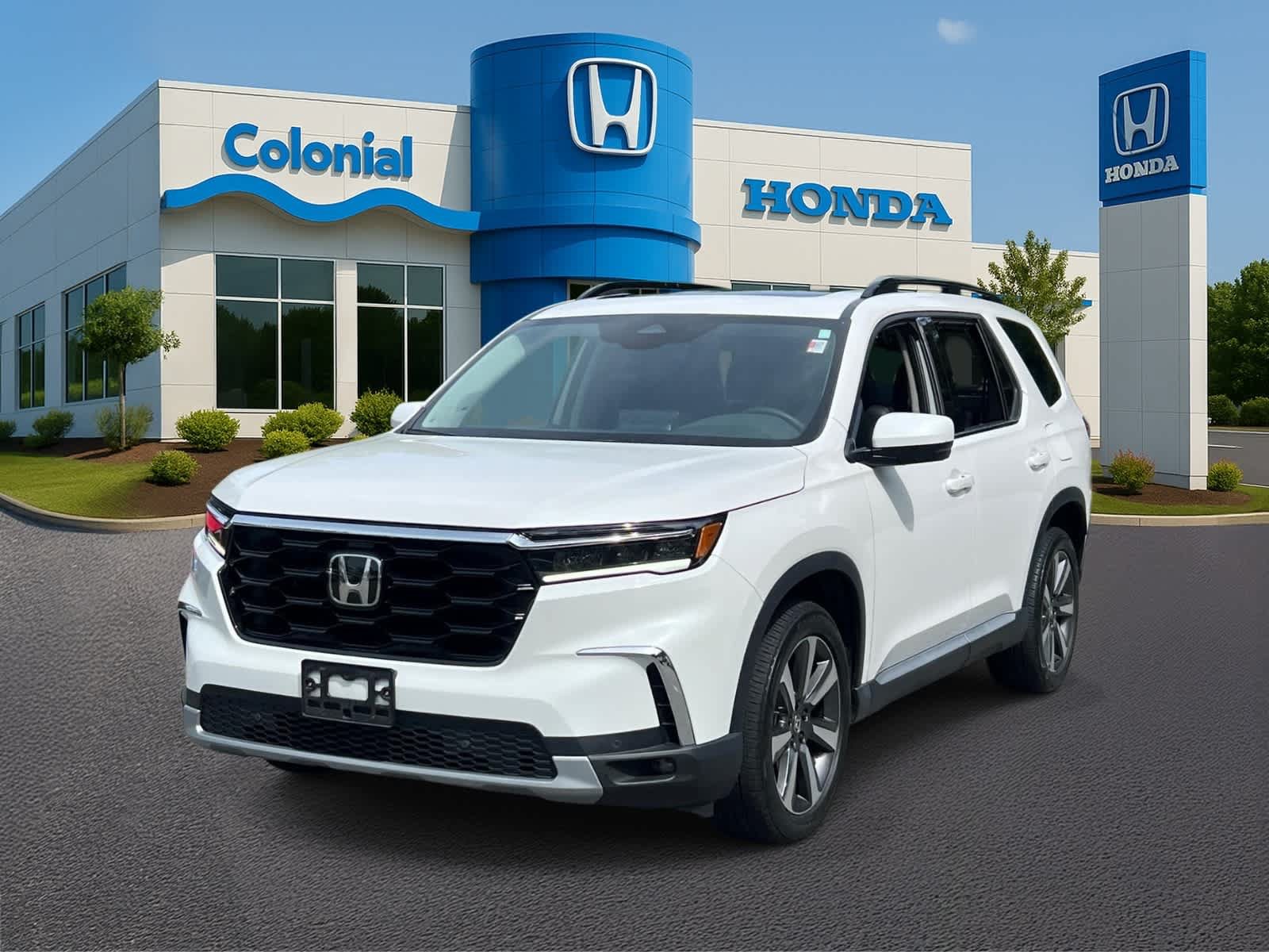 Used 2024 Honda Pilot Touring image 2