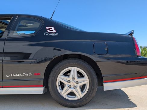 Used 2002 Chevrolet Monte Carlo SS w/ Pace Car Replica Pkg FWD image 31