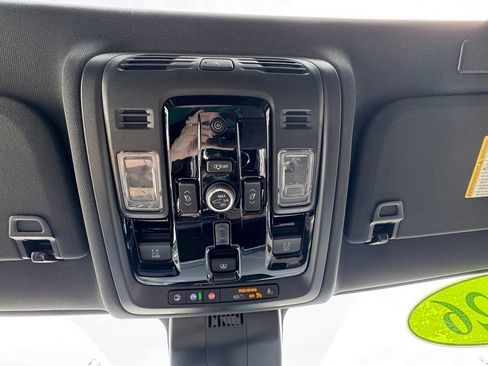 Used 2026 Chevrolet Tahoe Premier AWD/4WD image 33