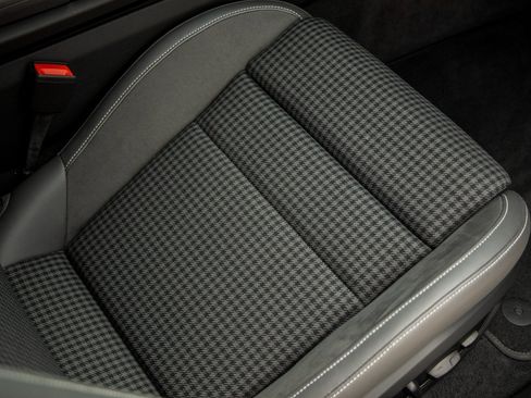 Certified 2025 Porsche Taycan 4S image 39