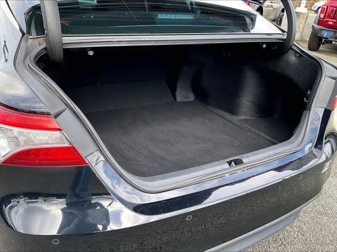 Used 2018 Toyota Camry Hybrid FWD image 18