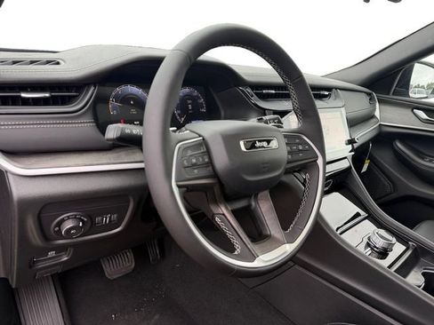 New 2026 Jeep Grand Cherokee L Limited AWD/4WD image 15