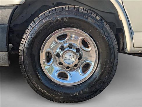 Used 2019 Chevrolet Express 2500 Extended w/ Driver Convenience Package image 24