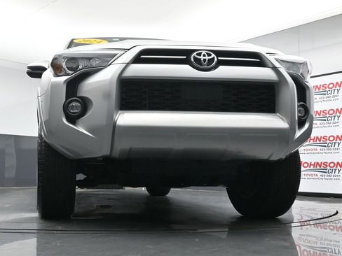 Used 2024 Toyota 4Runner TRD Off-Road Premium AWD/4WD image 33