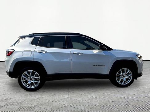 Used 2025 Jeep Compass Limited AWD/4WD image 8