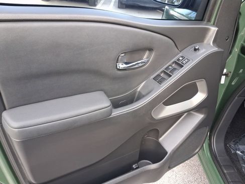 Used 2022 Nissan Frontier SV RWD image 14