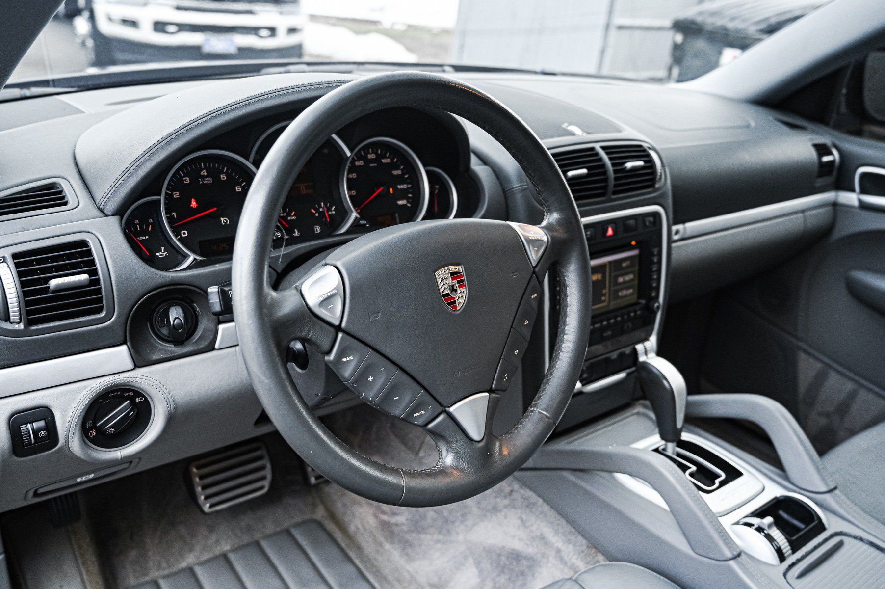 Used 2004 Porsche Cayenne S AWD/4WD image 17