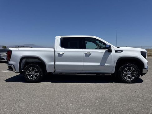 New 2026 GMC Sierra 1500 SLE AWD/4WD image 3