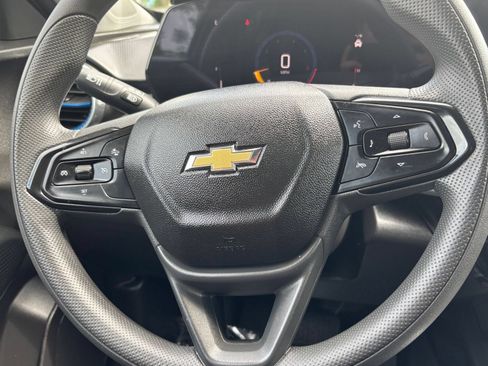 Used 2025 Chevrolet Trax LT FWD image 24