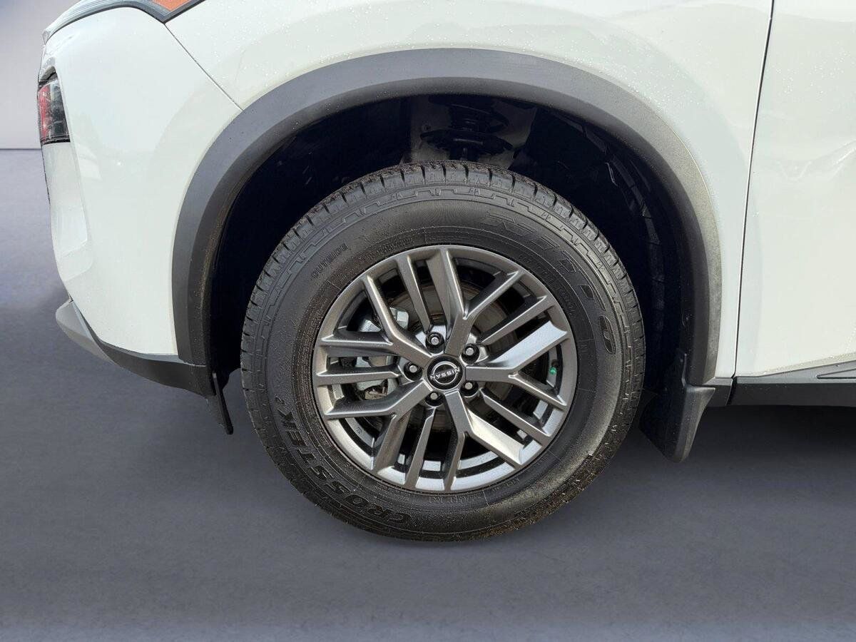 Used 2023 Nissan Rogue S FWD image 14