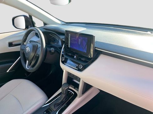 Used 2025 Toyota Corolla Cross LE FWD image 28