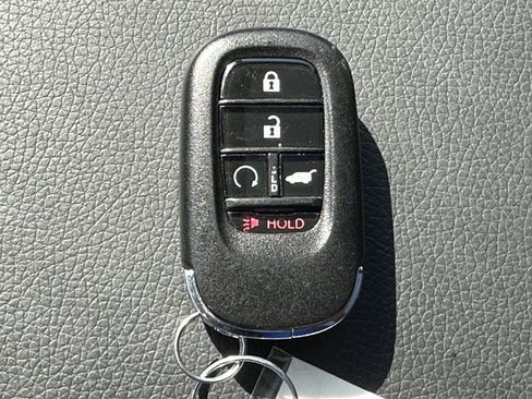 Used 2023 Honda Pilot Touring image 14