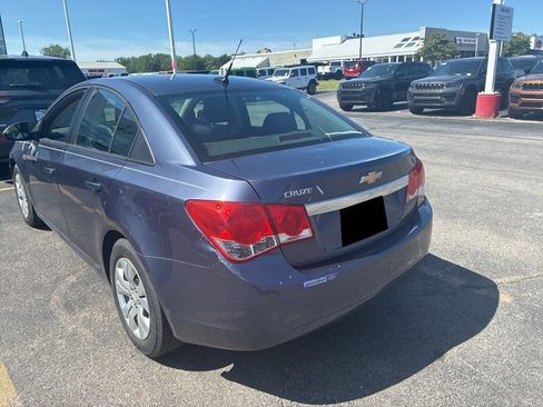Used 2014 Chevrolet Cruze LS FWD image 3