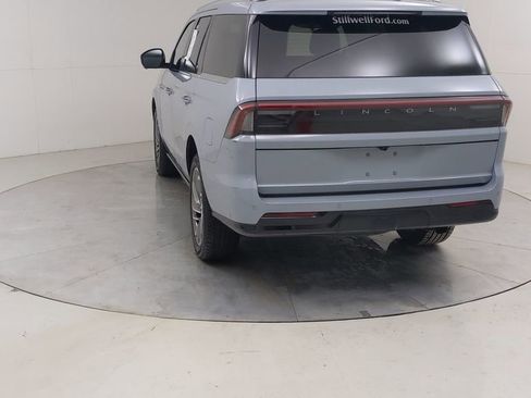 Used 2025 Lincoln Navigator Reserve image 18