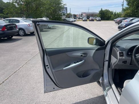 Used 2010 Toyota Corolla LE FWD image 9
