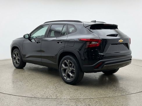 Used 2025 Chevrolet Trax LT FWD image 6