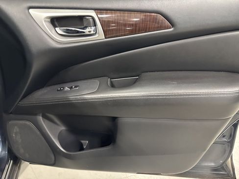 Used 2015 Nissan Pathfinder Platinum w/ Family Entertainment Package image 20