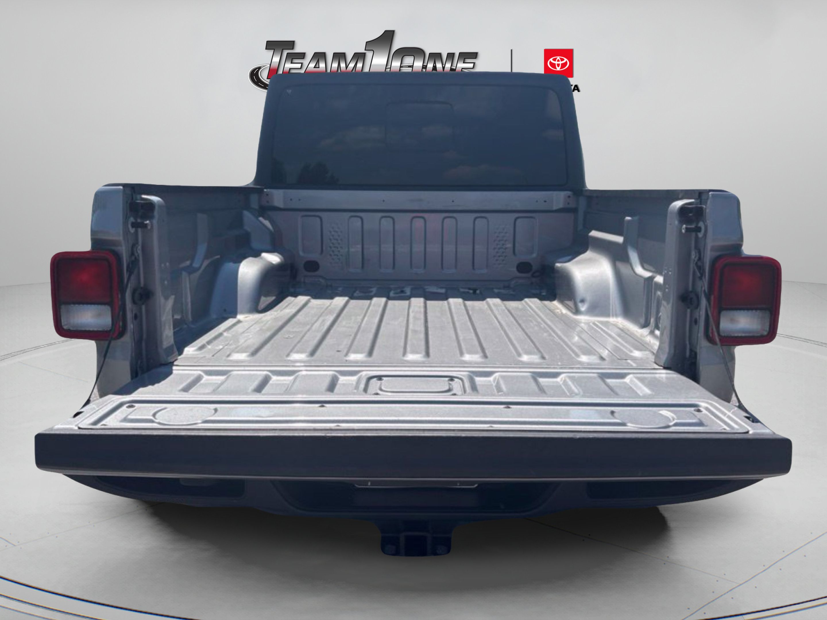 Used 2020 Jeep Gladiator Overland AWD/4WD image 8