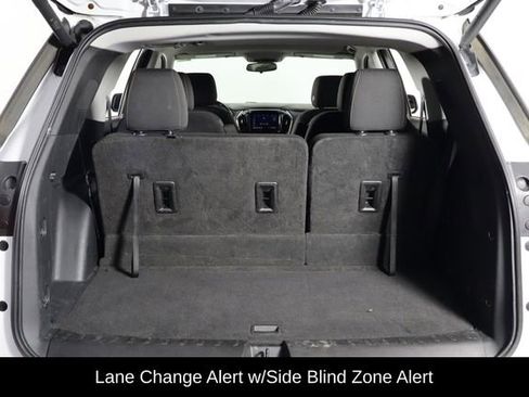 Used 2021 Chevrolet Traverse LT FWD image 17