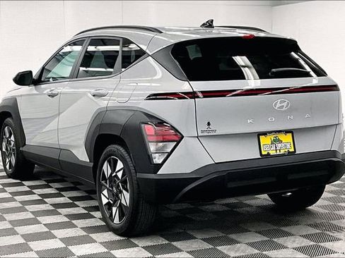 Used 2024 Hyundai Kona SEL image 2