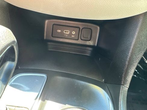 Used 2022 Chevrolet Equinox LT FWD image 20