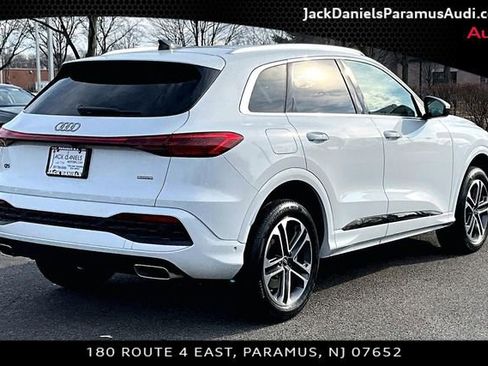 Used 2025 Audi Q5 Premium Plus w/ Premium Plus image 2