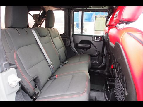 Used 2018 Jeep Wrangler Unlimited Rubicon image 15