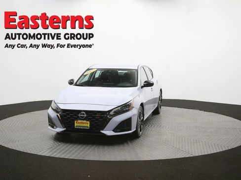 Used 2023 Nissan Altima 2.5 SR FWD image 56