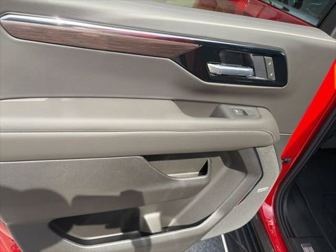 New 2026 Chevrolet Suburban LT image 12