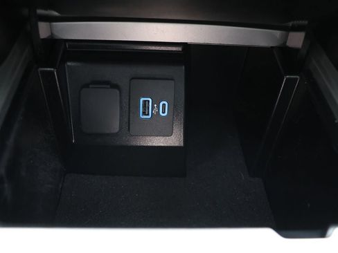 Used 2022 Ford Explorer XLT w/ Equipment Group 202A image 26