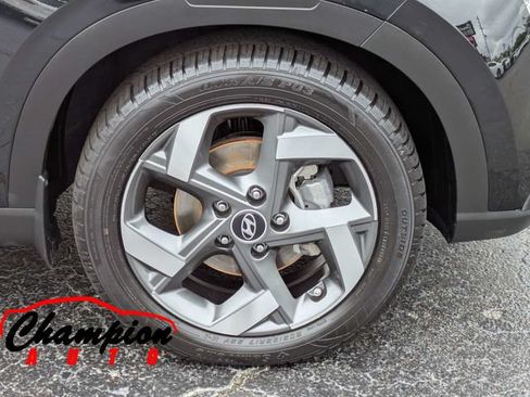 Used 2022 Hyundai Venue SEL FWD image 14