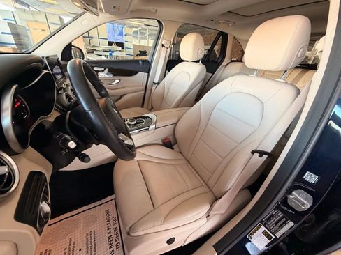 Used 2019 Mercedes-Benz GLC 300 GLC 300 4MATIC Sport Utility 4 image 12