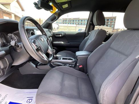 Used 2019 Toyota Tacoma TRD Sport AWD/4WD image 24