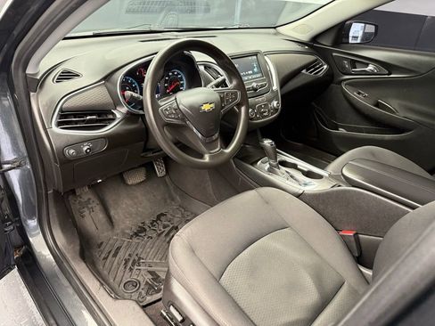 Used 2017 Chevrolet Malibu LT FWD image 32