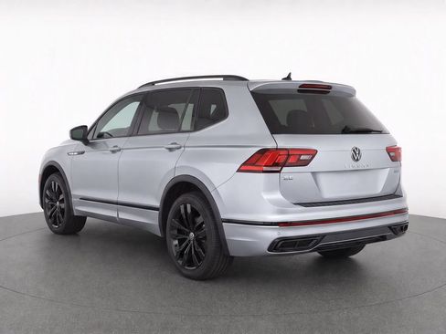 Certified 2024 Volkswagen Tiguan SE R-Line AWD/4WD image 9
