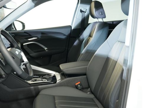 Used 2025 Audi Q5 Premium w/ Convenience Package image 7