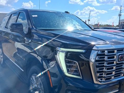 Used 2025 GMC Yukon Denali AWD/4WD image 2