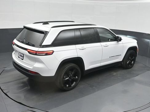 Used 2024 Jeep Grand Cherokee Altitude AWD/4WD image 42