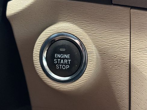 Used 2013 Toyota Venza XLE w/ Tow Prep Pkg AWD/4WD image 25