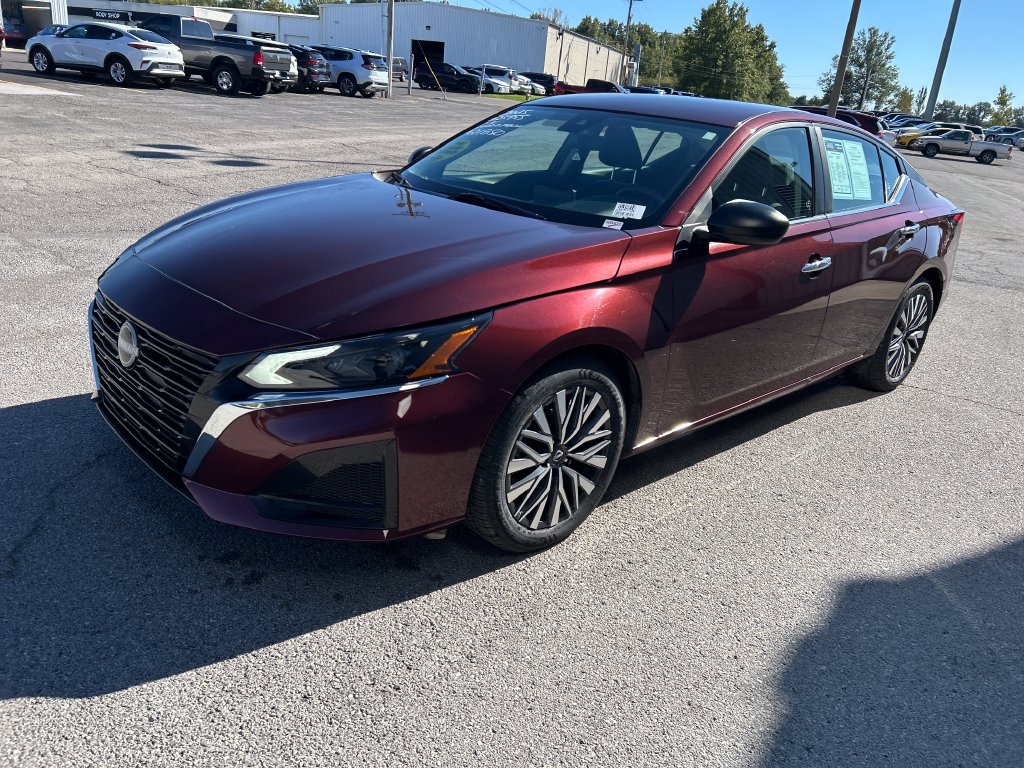 Used 2025 Nissan Altima 2.5 SV FWD image 3